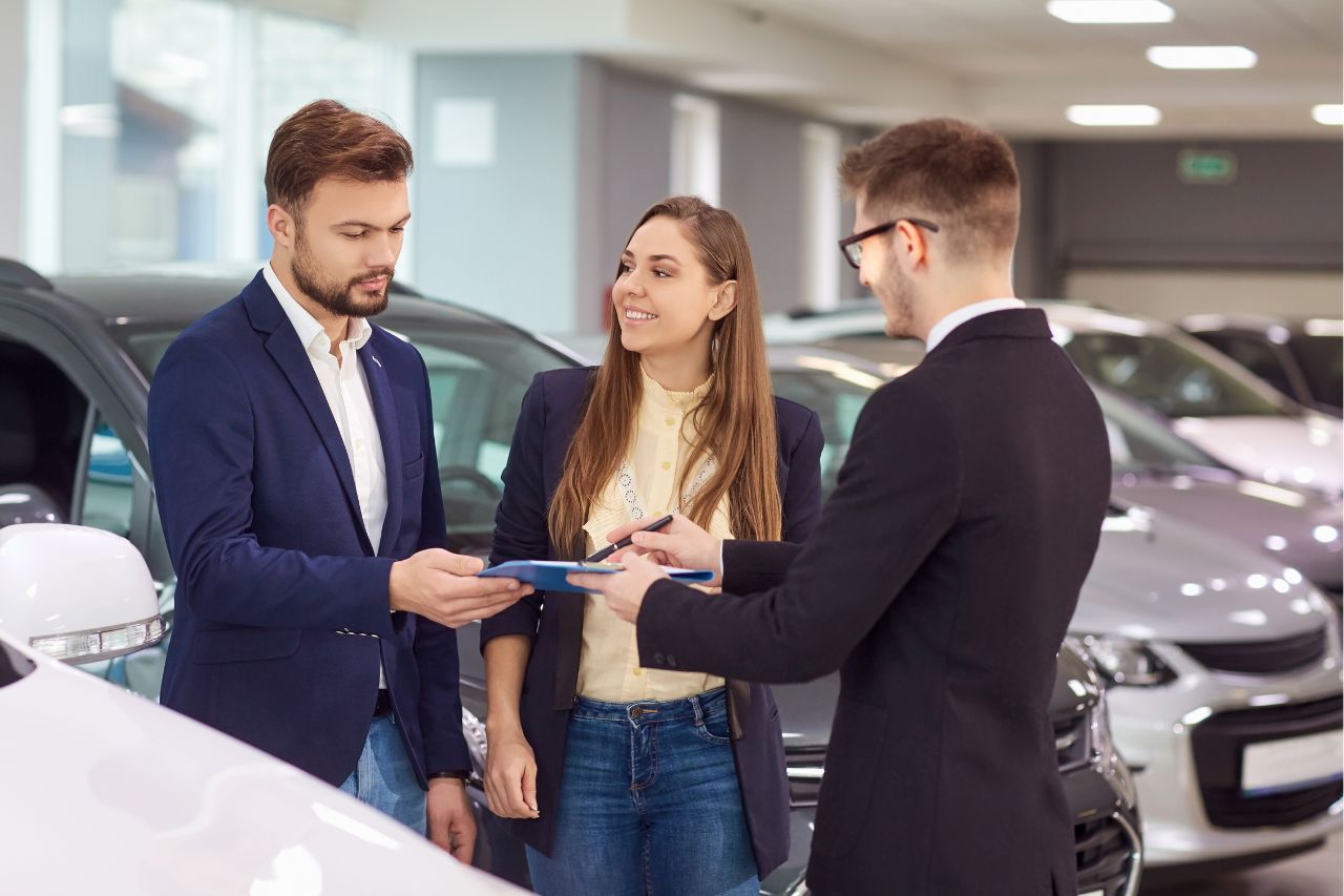 Zgłoszenie sprzedaży samochodu – gdzie i jak to zrobić